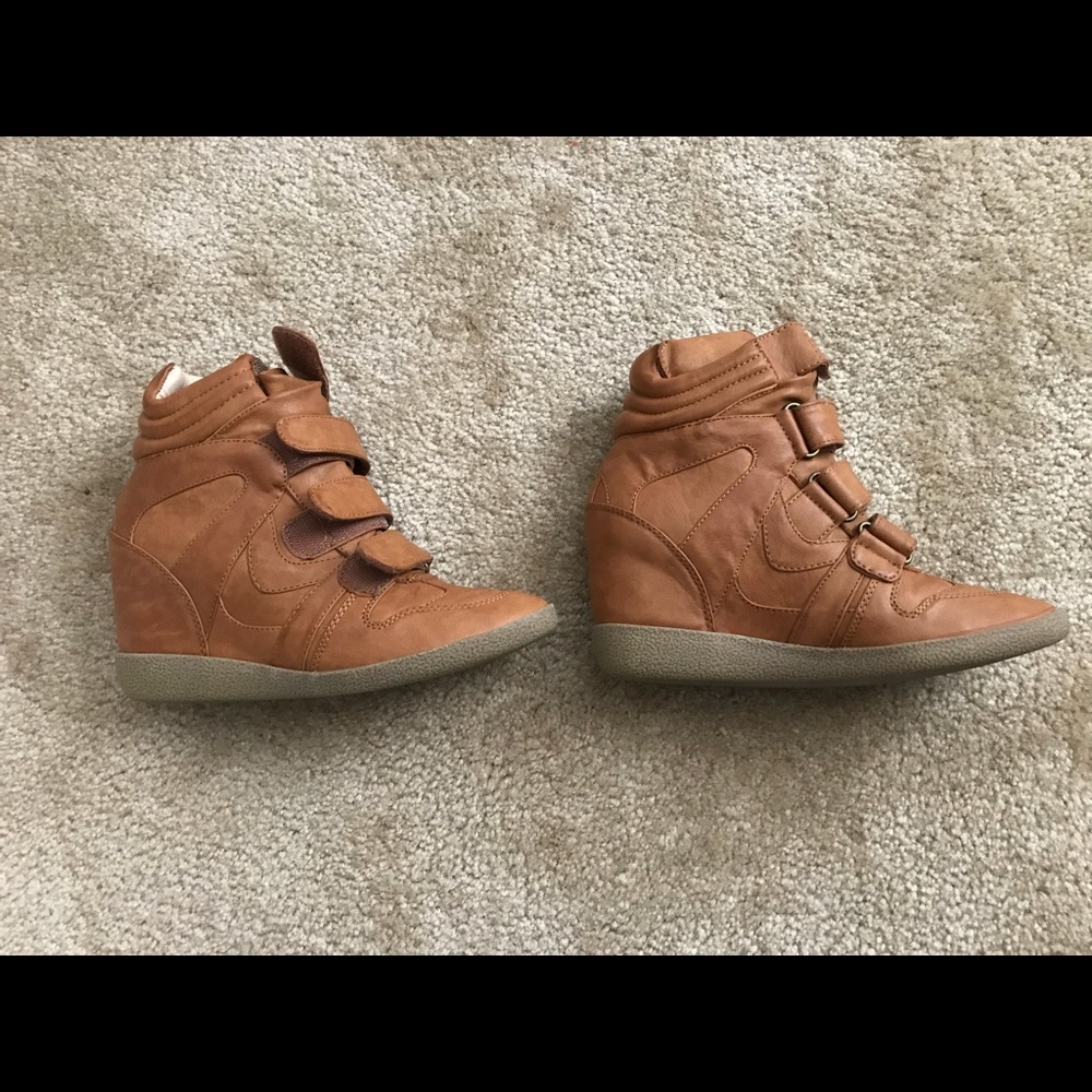 Steve Madden Sneaker Wedges (Cognac)